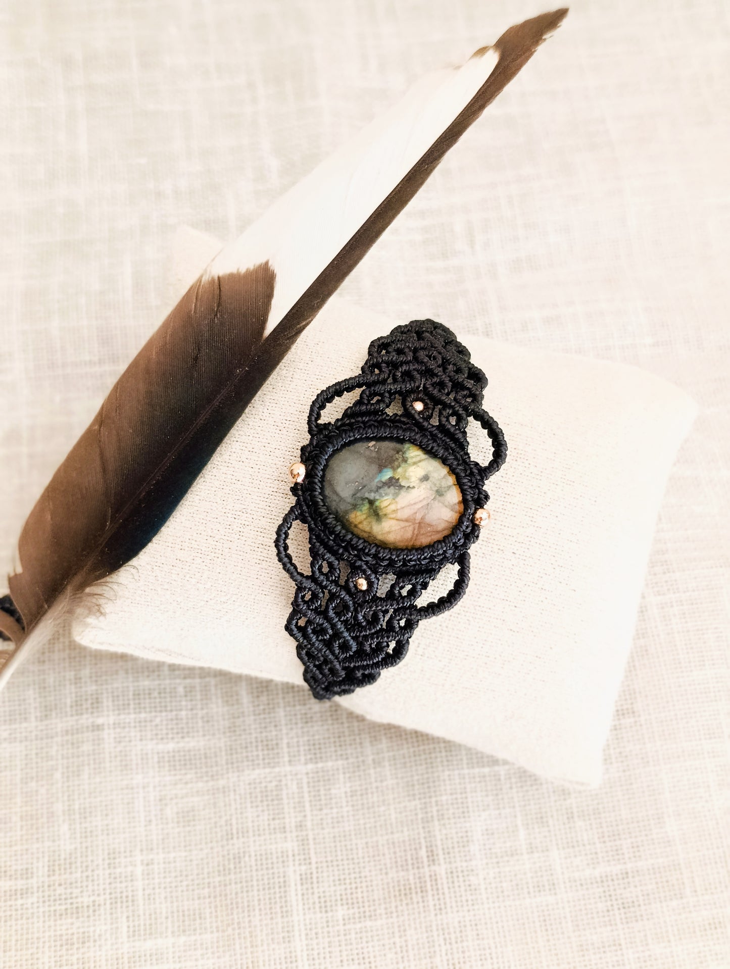 Bracelet Manchette Ondes du Cœur - Lithothérapie & Micro Macramé