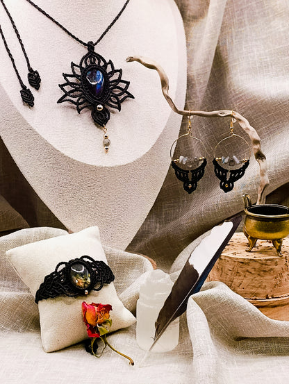 Pendentif Lotus Ondes du Cœur - Lithothérapie & Micro Macramé